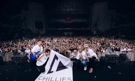 Chillies 'bay trên mây' cùng 6.000 khán giả thủ đô 