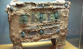 Tiết lộ bí ẩn trong chiếc rương sắt "độc tôn" mới được phát hiện khiến dư luận "thất kinh"