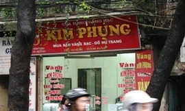 Thiếu nợ, vờ mua trang sức cướp tiệm vàng