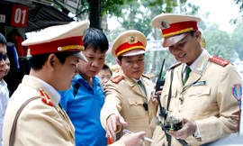 Lực lượng CSGT chỉ truy nguồn gốc xe chính chủ trong các vụ tia nạn và liên quan dến các vụ án. Ảnh mang tính chất minh họa