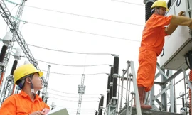 Đại diện Hiệp hội Năng lượng Việt Nam cho rằng, cần tăng mức hỗ trợ nhiều hơn, thông qua giá điện, đối với người nghèo.