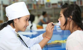 Các em được chia thành 4 nhóm để cùng nhau tranh tài, thể hiện khả năng để vượt qua nhiều thử thách thú vị. 