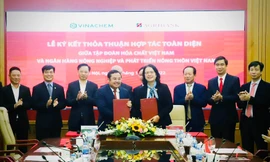 Lãnh đạo Agribank và Tập đoàn Hóa chất Việt Nam chứng kiến ký thỏa thuận hợp tác toàn diện