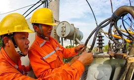 Dự kiến năm 2019 EVN phải huy động khoảng 2,57 tỷ kWh từ chạy dầu với giá thành 5.000 đồng - 6.000 đồng/kWh