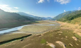 Hạ lưu thuỷ điện Sơn La - thuỷ điện lớn nhất Đông Nam Á, khô kiệt nước. Ảnh: Chí Tuệ