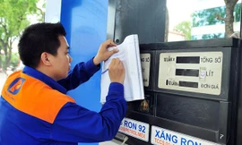 Từ 15h hôm nay, xăng E5 RON92 bán lẻ trên thị trường không cao hơn 19.611 đồng/lít.