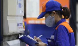 Xăng E5RON92 bán lẻ chính thức xuống dưới 17.000 đồng/lít