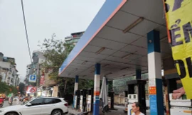 Cây xăng hết hàng, đóng cửa là tình trạng không hiếm gặp những ngày vừa qua ở Hà Nội và các địa phương