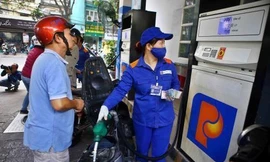 Giá xăng RON95 giảm xuống còn 16.812 đồng/lít từ 15h hôm nay