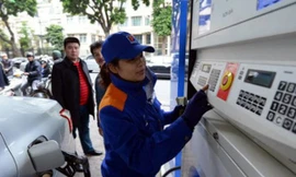 Xăng E5 RON 92 giảm 36 đồng xuống còn 19.845 đồng/lít