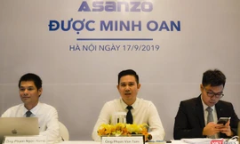 Ông Phạm Văn Tam – Chủ tịch HĐQT Asanzo (giữa), ông Phạm Ngọc Hưng - Cố vấn (trái) và ông Trần Đức Hoàng – Luật sư (phải)