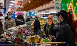 Đại diện các hệ thống siêu thị khẳng định đã chuẩn bị lượng hàng cung cấp cho Hà Nội tăng gấp 3-4 lần và không để tình trạng thiếu hàng, sốt giá