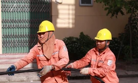 Nắng nóng gay gắt, lượng điện tiêu thụ trên địa bàn Hà Nội và trên cả nước liên tục lập kỷ lục