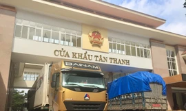 Hiện có gần 500 xe chở nông sản đang bị ùn ứ tại cửa khẩu Tân Thanh