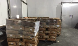 Số đùi gà tây hun khói hết hạn sử dụng gần 1 năm được chủ cơ sở “tẩy date” đến 1/3/2020