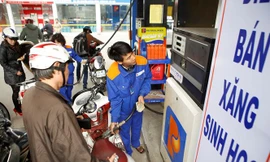 Bộ Công Thương nói sẽ giám sát và báo cáo Chính phủ về việc đưa xăng RON 95 vào diện quản lý giá