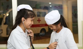 Những em nhỏ có hoàn cảnh khó khăn ở Sóc Trăng tham gia ngày hội trải nghiệm thực tế, chắp cánh cho ước mơ của mình