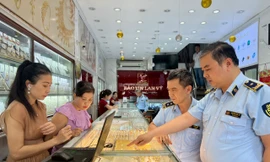 Kiểm tra 3 cửa hàng kinh doanh vàng tại Hà Nội