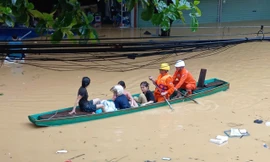 Ngừng cấp điện ở nhiều địa phương do mưa lũ, sạt lở