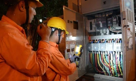 Nắng như đổ lửa, người dân Hà Nội 'xài' điện nhiều kỷ lục