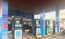 Các cây xăng được dán cảnh báo xin đừng lái xe khi đã uống rượu bia