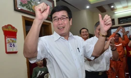 Niềm hạnh phúc vẫn rạng ngời trên gương mặt của ông Lương Bách Chiến khi xem lại chiến thắng của cậu con trai cưng và các đồng đội U23 Việt Nam trong trận bán kết vừa qua