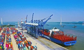 Dịch COVID-19 đã tác động mạnh lên nền kinh tế, khiến Việt Nam từ nước xuất siêu sang nước nhập siêu.