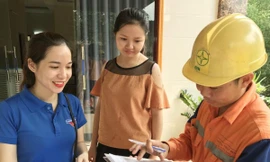 Theo các chuyên gia ngành điện, khi nhiệt độ ngoài trời tăng 1 độ C, tiêu thụ điện của điều hòa tăng 2 - 3%