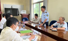 Đại diện Saigon Petro làm việc với lực lượng quản lý thị trường về đảm bảo nguồn cung xăng dầu ở Cần Thơ