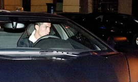 C. Ronaldo dạo phố với siêu xe