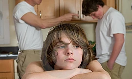 Ủ rũ khi còn nhỏ dễ nghiện cờ bạc khi trưởng thành