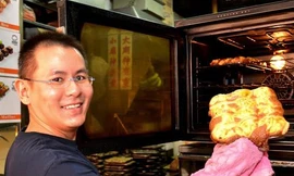 Cử nhân bỏ lương 5.000 đô đi bán mỳ tôm