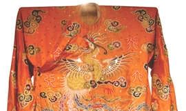 Bí mật phục dựng long bào