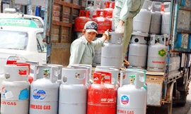 Giá gas tăng 18.000 đồng/bình 12kg