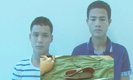 Quý tử 'mượn’ áo công an của bố đi cướp