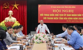 Chủ tịch UBND tỉnh Hòa Bình đối thoại với thanh niên