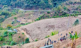 Sơn La: Xe đầu kéo lao xuống vực sâu gần 100m khiến 2 người tử vong