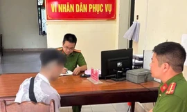 Cứu thành công nam thanh niên ngã từ cầu Việt Trì xuống sông Lô