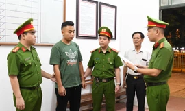 Phú Thọ: Bắt khẩn cấp 2 đối tượng khai thác khoáng sản trái phép