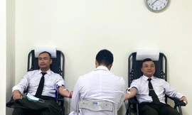 Cán bộ, chiến sĩ công an Sơn La hiến máu khẩn cấp cứu 2 bệnh nhân qua cơn nguy kịch