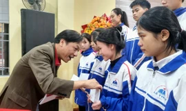 Tiếp thêm động lực cho học sinh nghèo tỉnh Quảng Bình