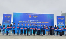 Thanh niên Phú Thọ tham gia đợt cao điểm xây dựng đô thị văn minh 