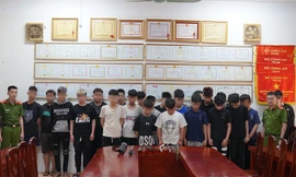Triệu tập 29 ‘quái xế’ mang hung khí đánh người đi đường
