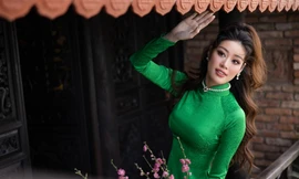 Hoa hậu Khánh Vân rất thích diện kiểu dáng áo dài này để khoe trọn lợi thế hình thể