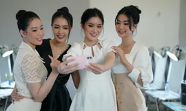 Thí sinh Hoa hậu Việt Nam 2022 hào hứng với buổi chụp hình được thực hiện rất chuyên nghiệp