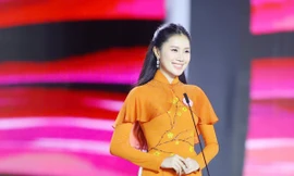 Chung kết Hoa hậu Việt Nam 2024: Màn hô tên khác biệt trong tà áo dài truyền thống