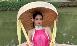 Hoa hậu Thanh Thủy khoe ảnh đón Tết sớm với áo dài cách điệu và nón ba tầm