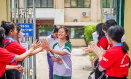 Hơn 70.000 thí sinh TPHCM làm thủ tục thi vào lớp 10 