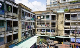 TPHCM di dời khẩn cấp người dân sống ở chung cư xuống cấp