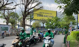 Xe dù giả dạng xe công nghệ 'chặt chém' khách ở sân bay Tân Sơn Nhất